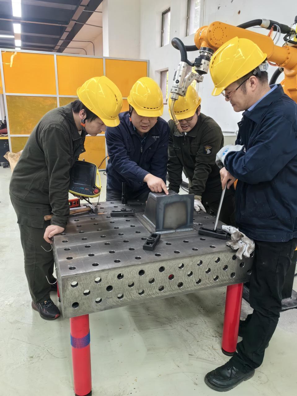 聚焦大赛彰显风采机电信息学院“智能焊接技术”赛项荣获省赛一等奖威廉希尔WilliamHill成功晋级国赛(图1)