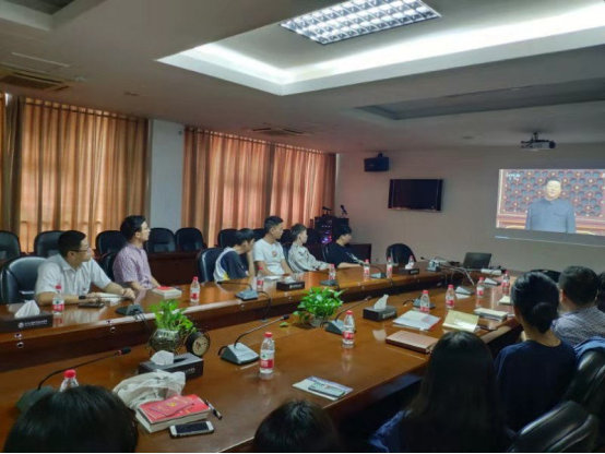 学校师生收听收看庆祝中华人民共和国成立70周年大会直播