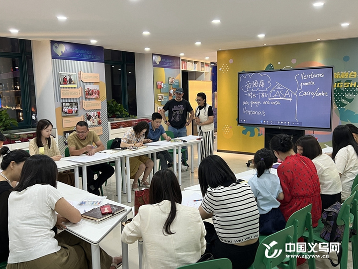 鸡鸣山社区西语课堂_副本.jpg