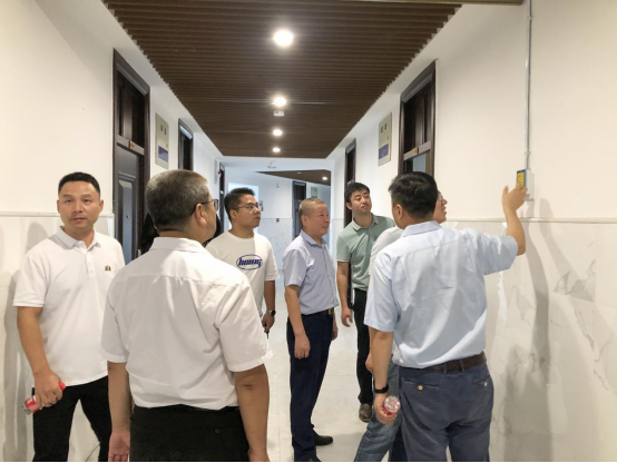抓实抓细开学工作守好校园安全防线校领导带队检查新学期开学准备工作
